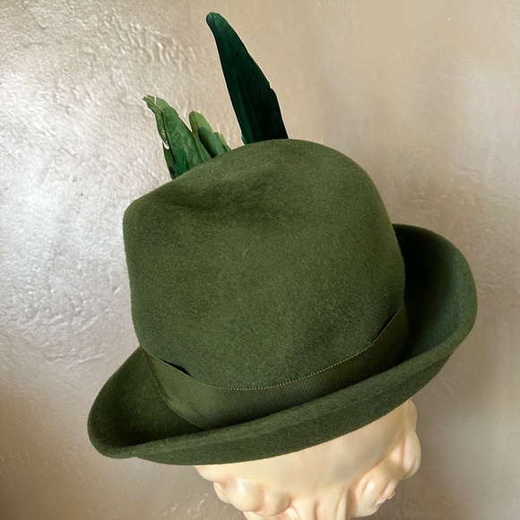 FUN-TASTIC VINTAGE OLIVE FUR FELT FEDORA WITH GROSGRAIN BAND + 2 FEATHER \